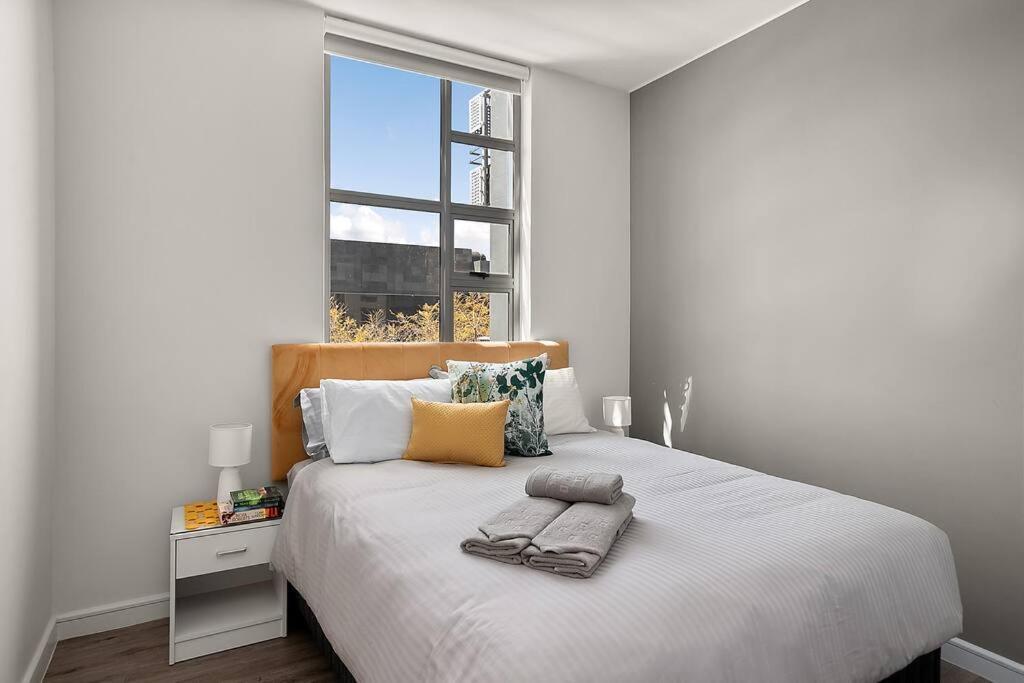 The Median Rosebank Luxury Apartment - Building With Generator Joanesburgo Exterior foto