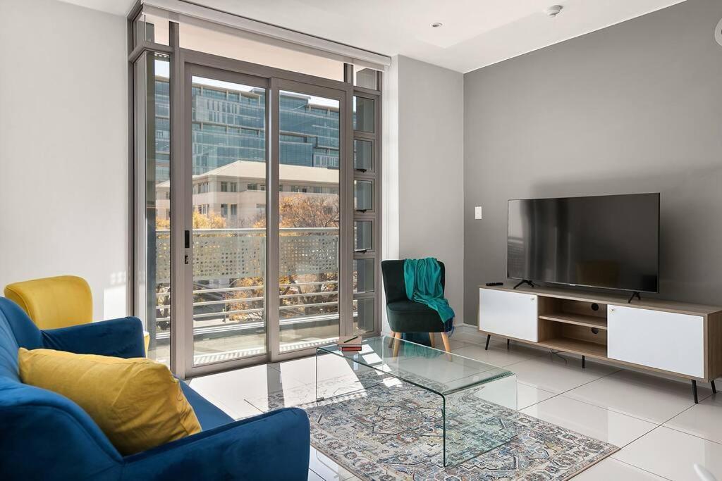 The Median Rosebank Luxury Apartment - Building With Generator Joanesburgo Exterior foto