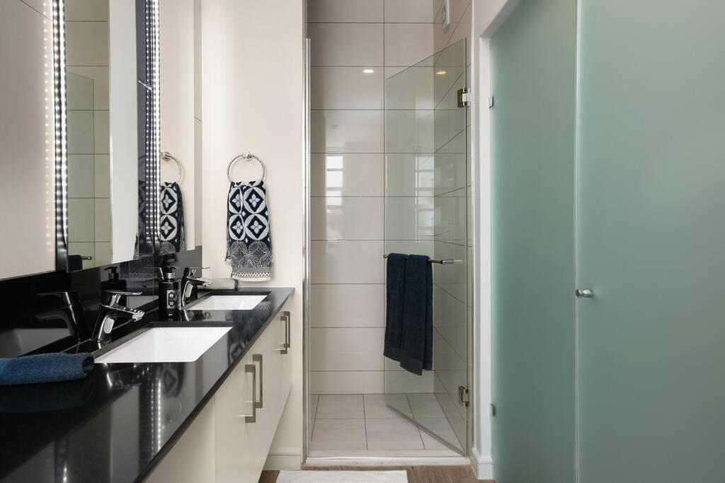 The Median Rosebank Luxury Apartment - Building With Generator Joanesburgo Exterior foto