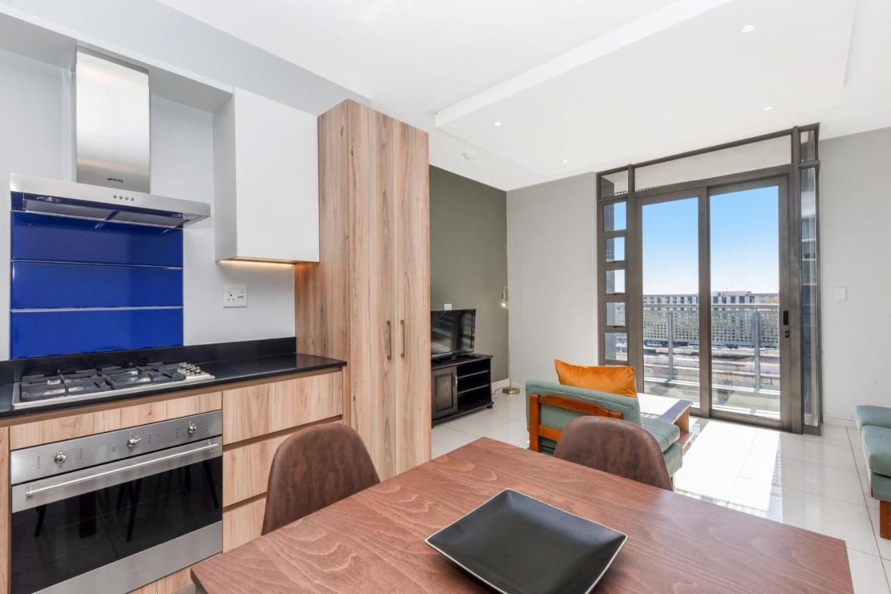 The Median Rosebank Luxury Apartment - Building With Generator Joanesburgo Exterior foto