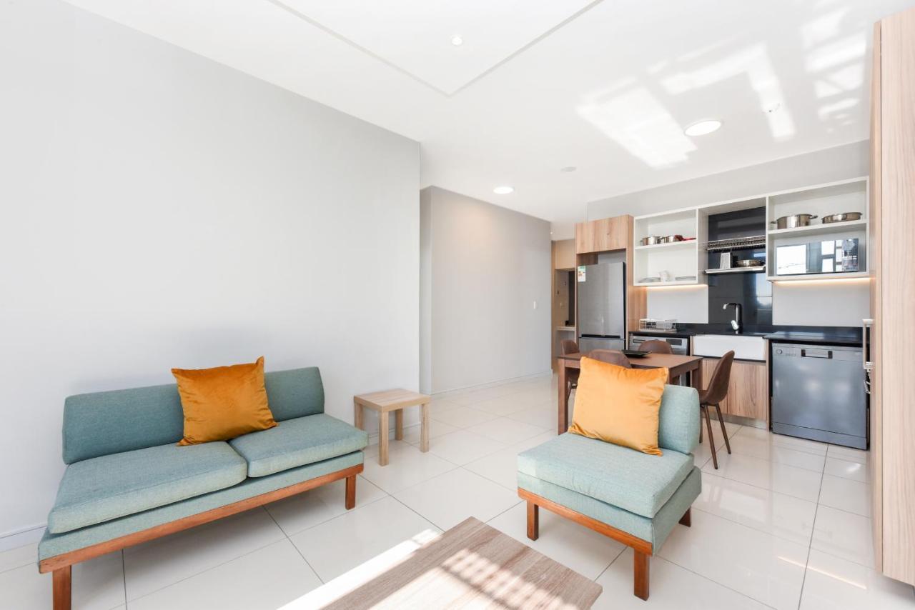 The Median Rosebank Luxury Apartment - Building With Generator Joanesburgo Exterior foto