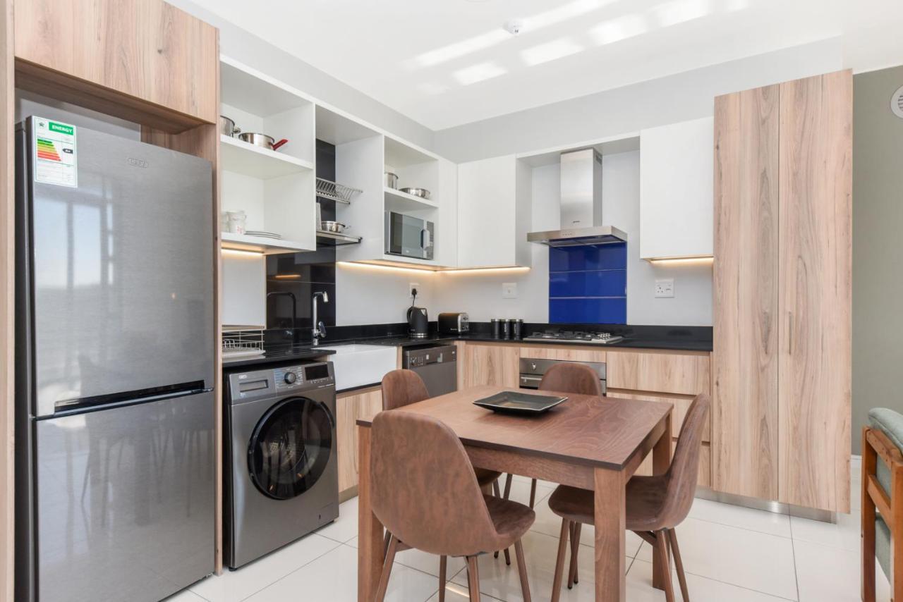 The Median Rosebank Luxury Apartment - Building With Generator Joanesburgo Exterior foto
