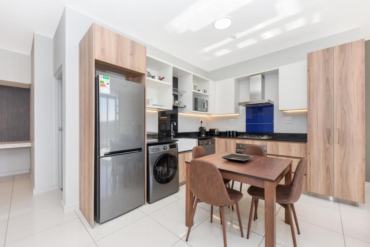 The Median Rosebank Luxury Apartment - Building With Generator Joanesburgo Exterior foto