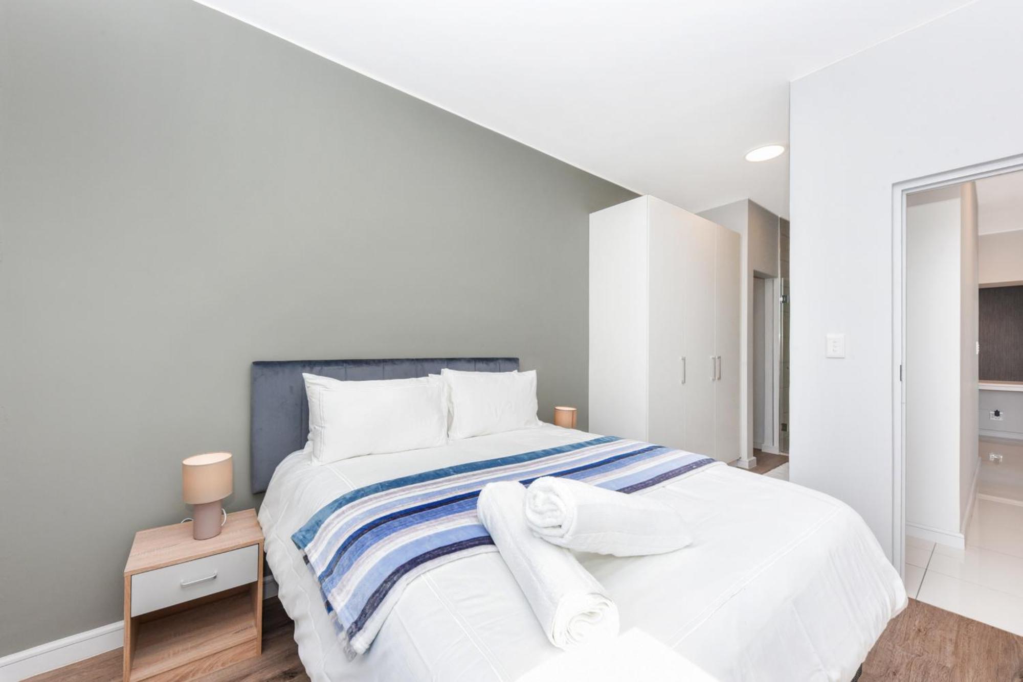 The Median Rosebank Luxury Apartment - Building With Generator Joanesburgo Exterior foto