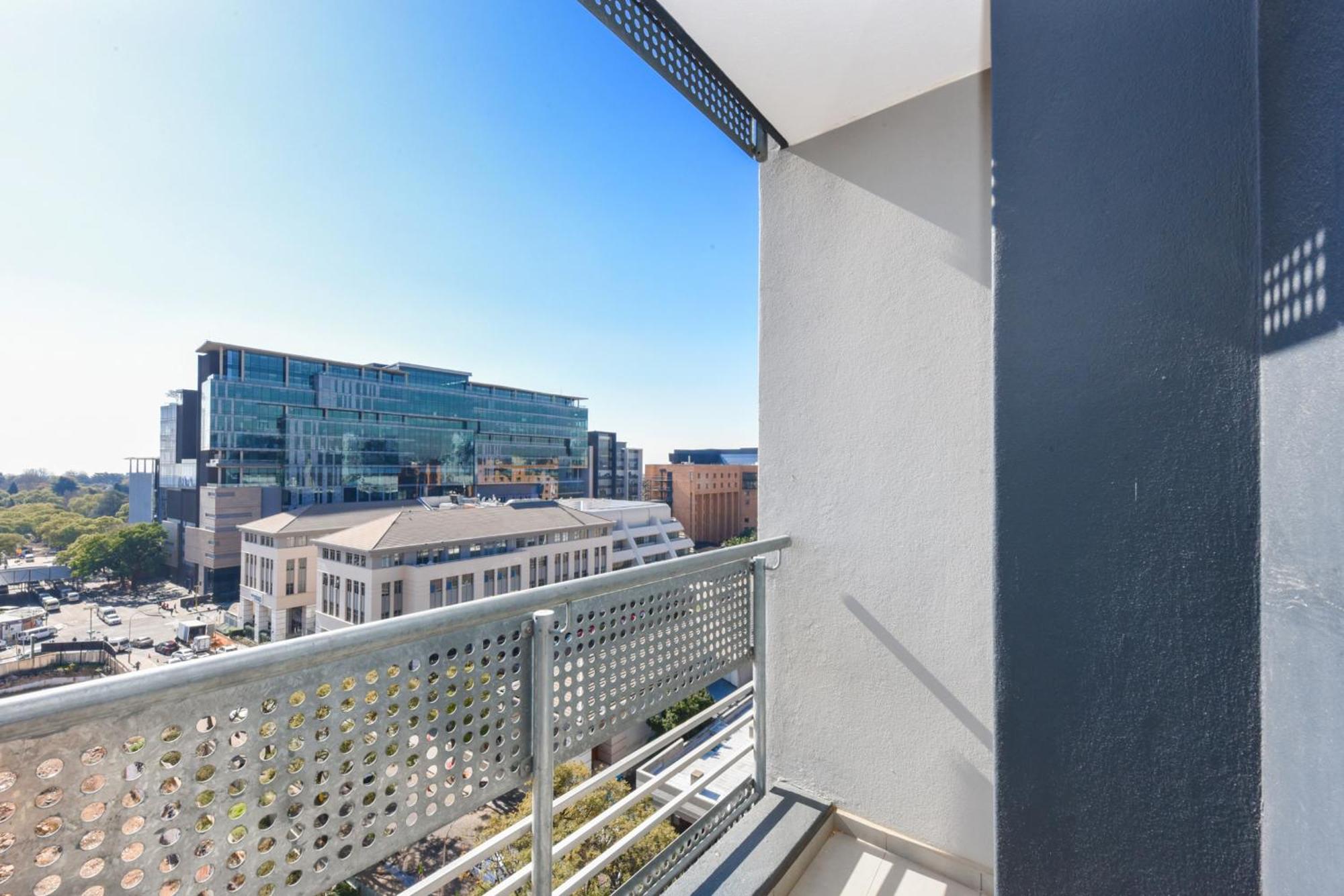 The Median Rosebank Luxury Apartment - Building With Generator Joanesburgo Exterior foto