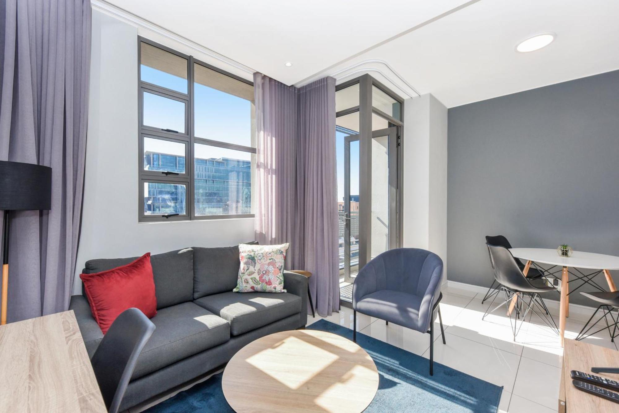 The Median Rosebank Luxury Apartment - Building With Generator Joanesburgo Exterior foto